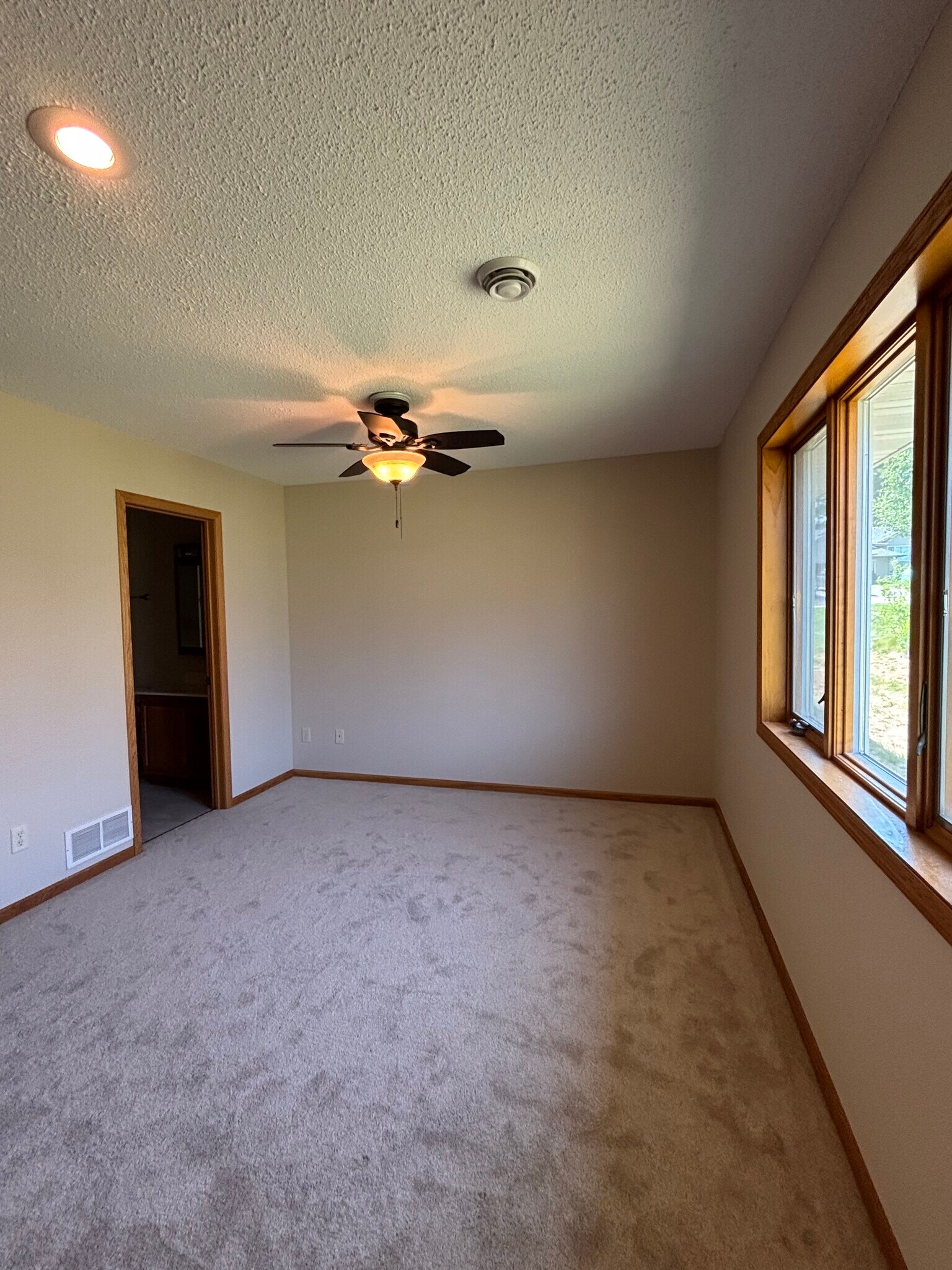 Master bedroom - 309 Evergreen Dr
