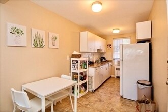 Building Photo - 38 Dean Rd