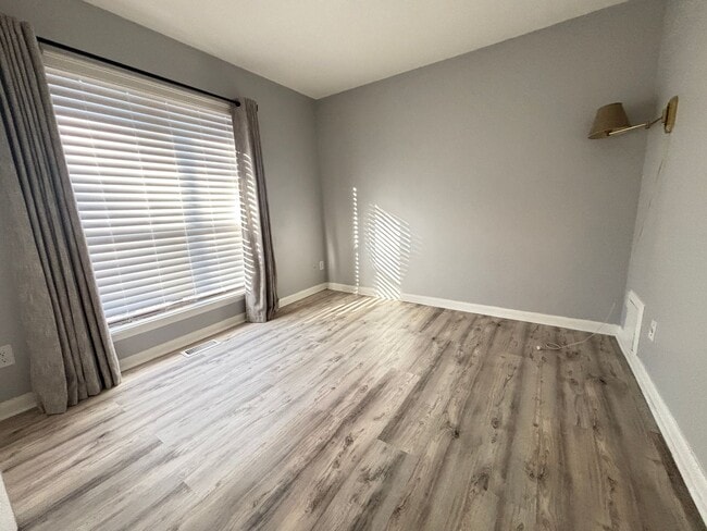 Building Photo - 7203 Woods Crossing Dr