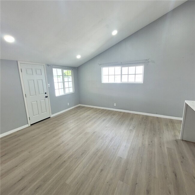 Building Photo - 5651 Radford Ave