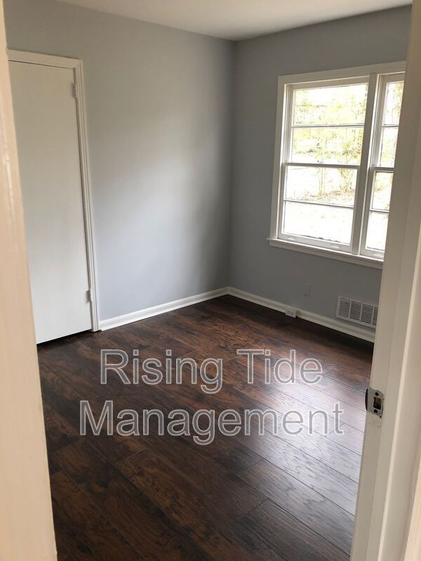 Building Photo - 928 5 Mile Rd