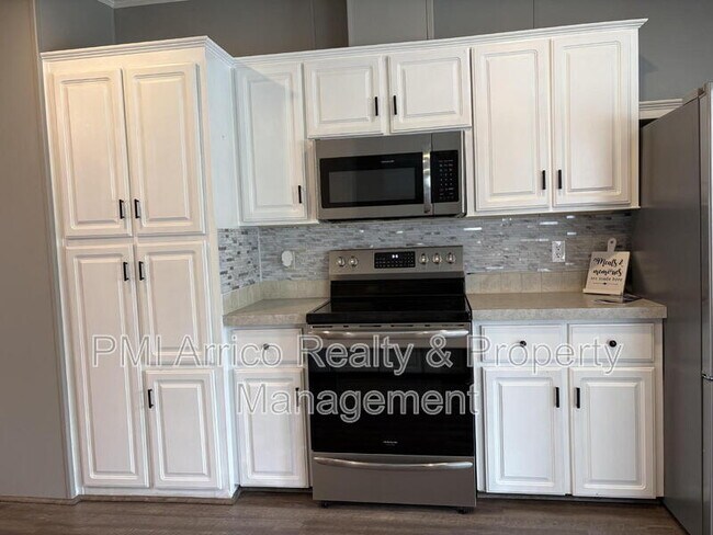 Building Photo - 712 Choo Choo Ln