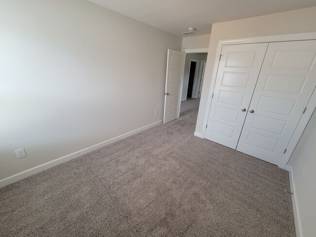 Building Photo - 3 Bed, 2 Bath Townhome Available in Berea