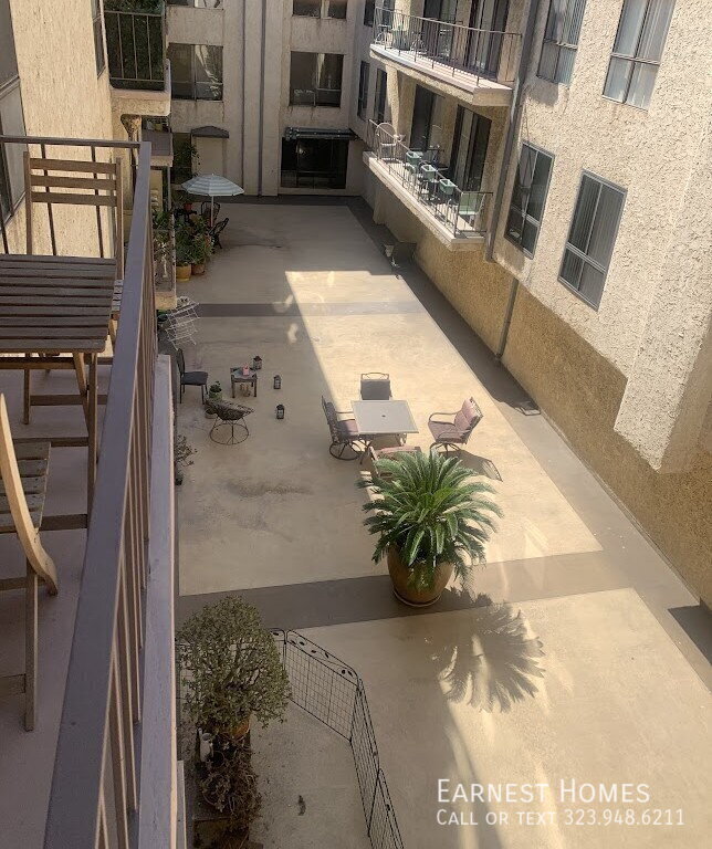 Building Photo - 1750 Camino Palmero St