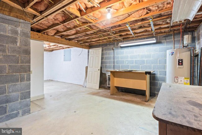 Building Photo - 1916 Applewood Cir