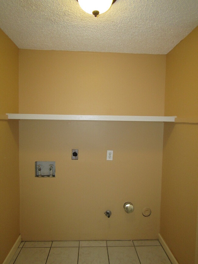 Building Photo - 7001 Winedale Dr