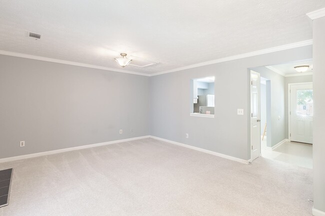 Building Photo - Two-Story Townhome Quiet Neighborhood w/ G...