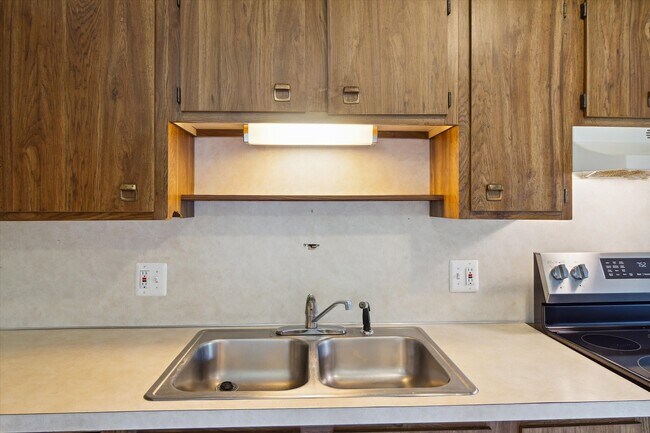 Building Photo - 2445 S Isabella Rd