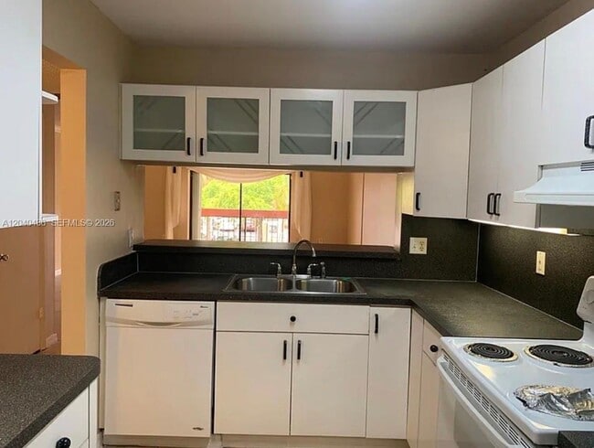 Building Photo - 8540 SW 149th Ave