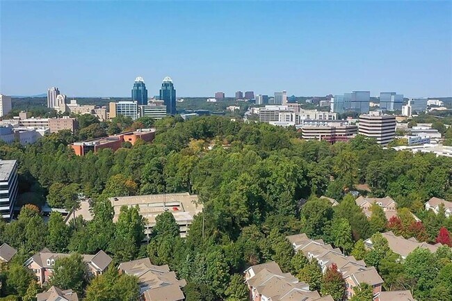 Building Photo - 5480 Glenridge View NE