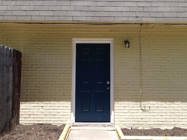 Building Photo - 5002 Blue Spruce Cir