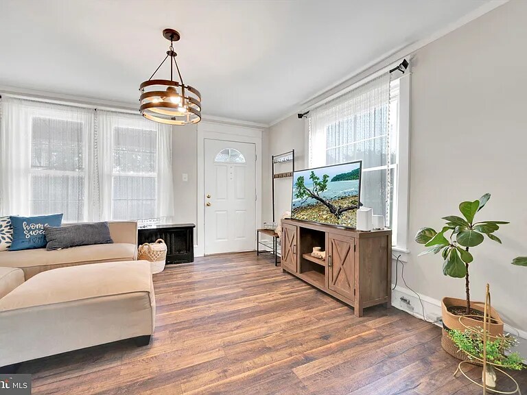 Building Photo - 50 Cacoosing Ave