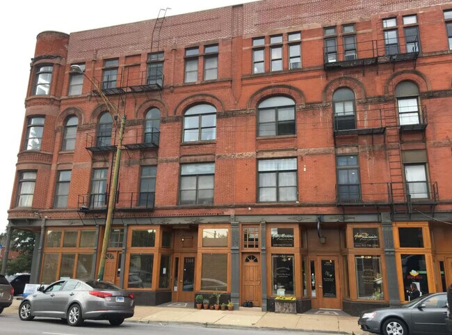 Primary Photo - 1162 W Grand Ave