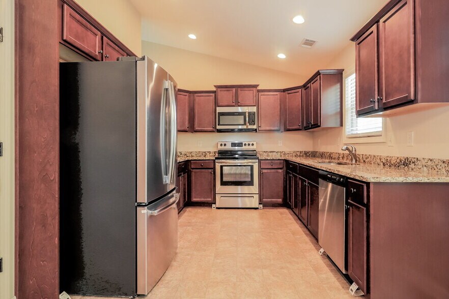 Building Photo - 100 Comet Ct