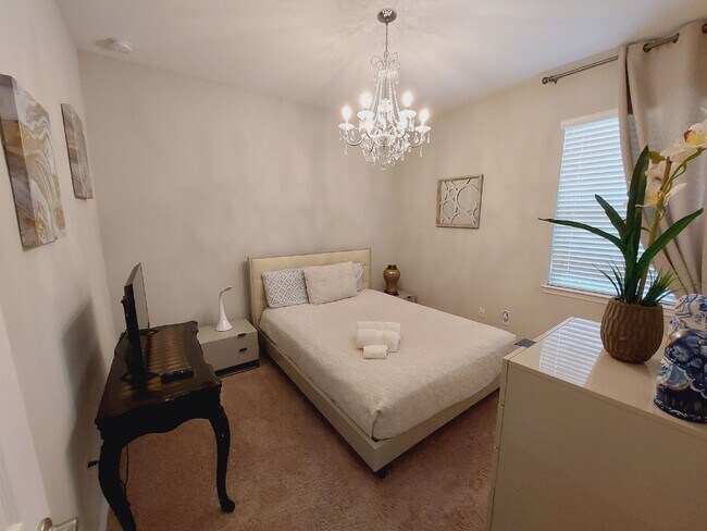 Building Photo - Luxurious Home in Toscana Isles Gated Community