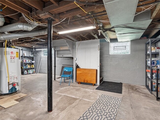 Building Photo - 919 S Goodman St