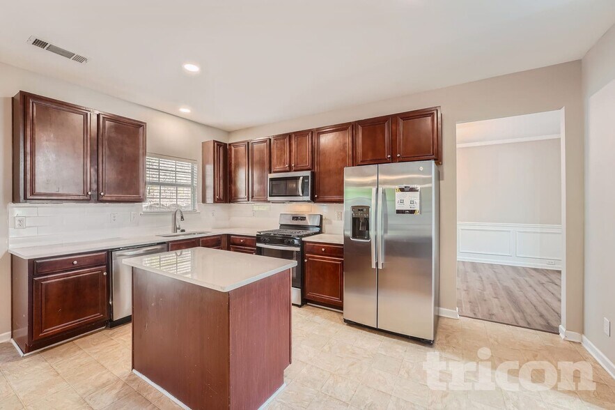 Building Photo - 5190 Hopewell Manor Dr