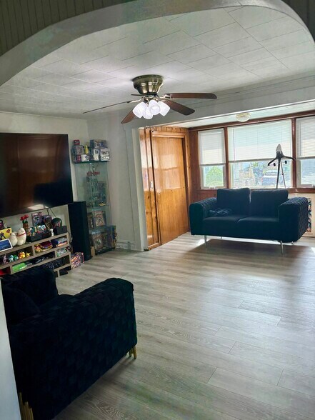 Building Photo - 59 Mozart St