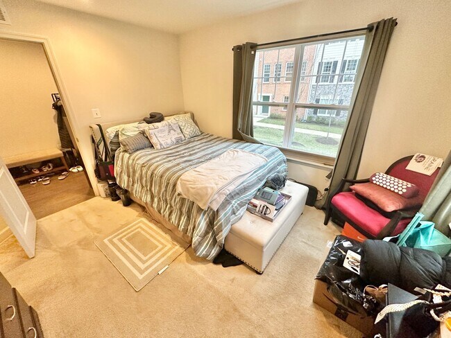 Building Photo - Amazing 4 BR/3.5 BA EOG Townhome in Lanham!