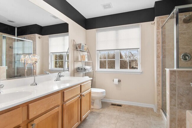 Building Photo - 423 Vaughn Cir