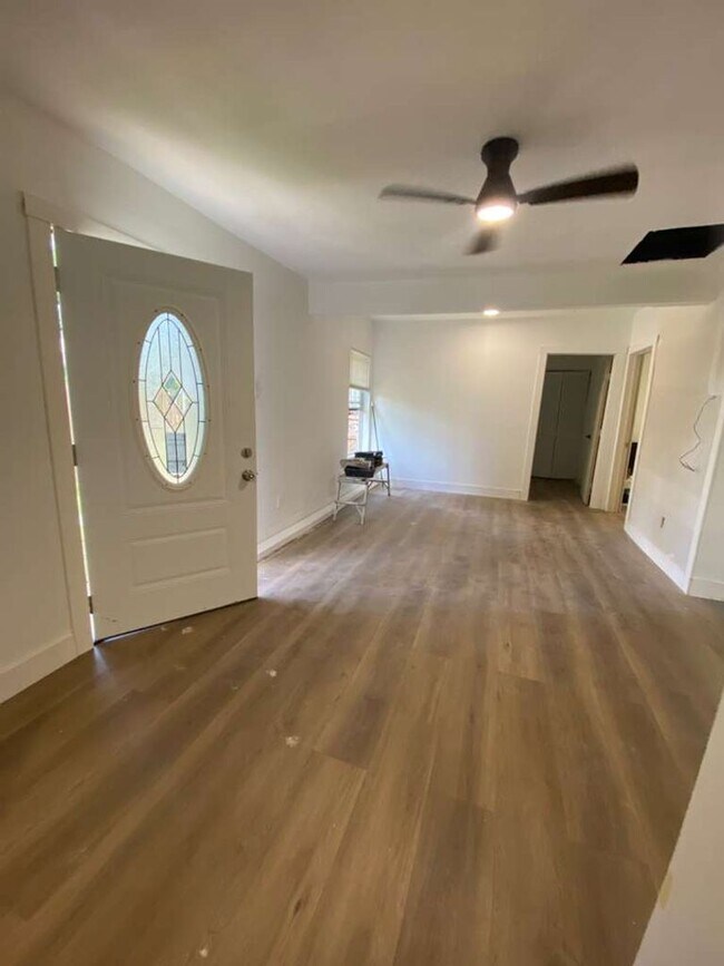 Building Photo - BEAUTIFUL HOME IN HOUSTON. MOVE IN READY!.