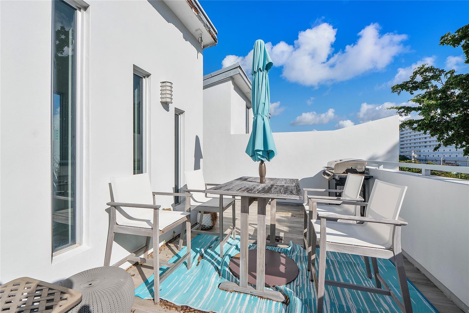 Building Photo - 3266 NE 15th St