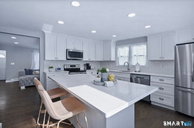 Building Photo - 457 Summit St