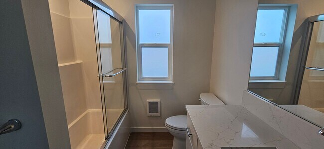 Building Photo - 2 Bedroom, 2 Bathroom Home for Rent in the...