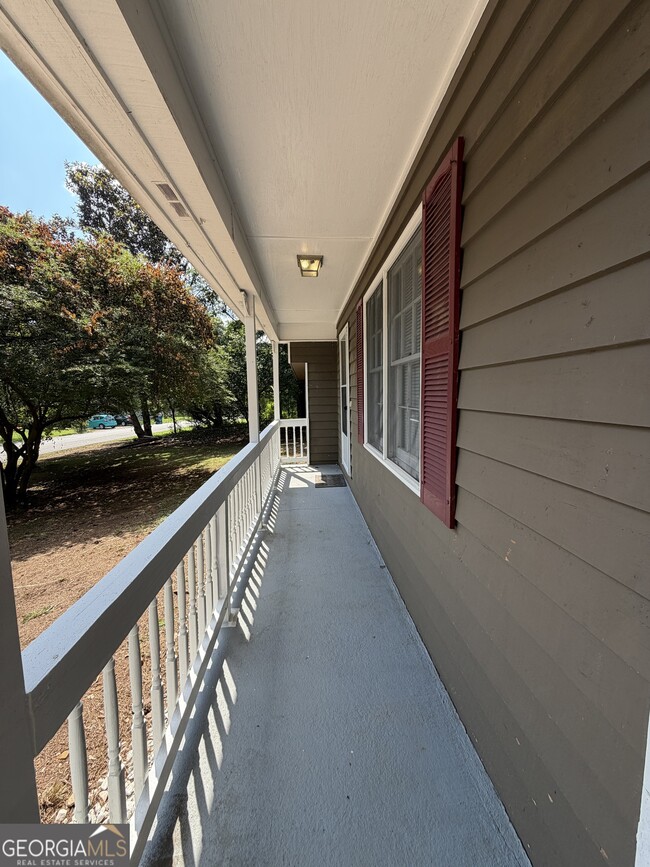 Building Photo - 734 Marthas Dr