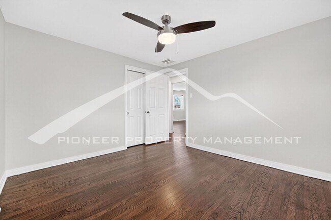 Building Photo - Gorgeous Home with Washer/Dryer and Fenced Yard