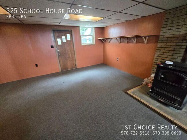 Building Photo - 325 Schoolhouse Rd