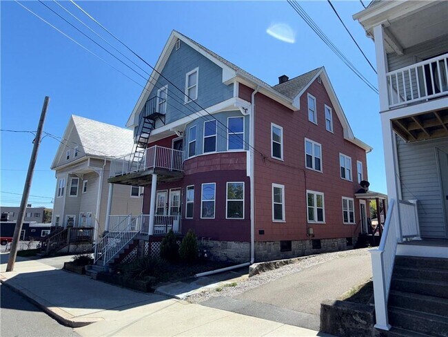 Building Photo - 550 Winter St