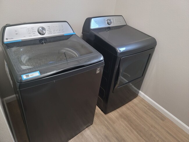 Building Photo - COMING SOON!!! 3 Bedroom Condo Near The Galleria