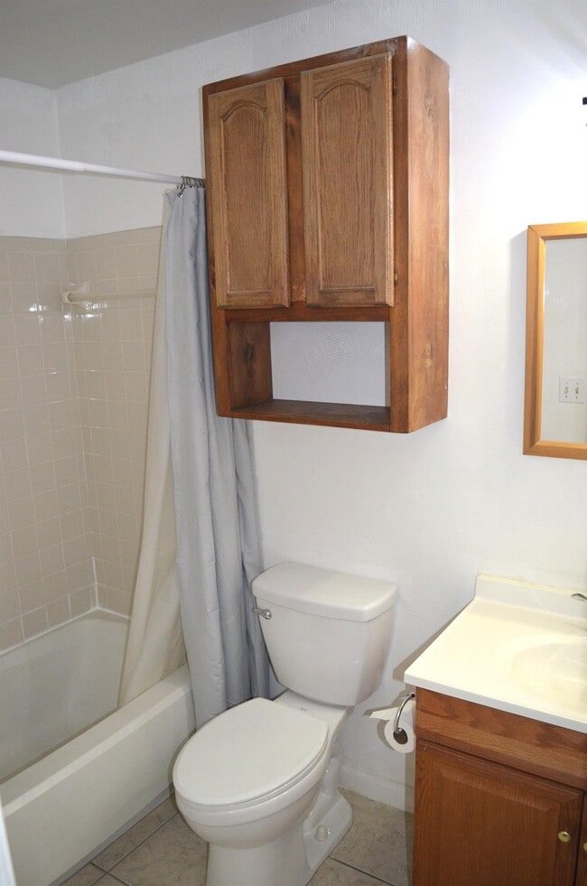 Building Photo - 1504 Glenmont Ct