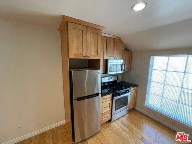 Building Photo - 3192 Queensbury Dr