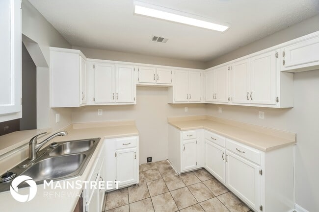 Building Photo - 3018 Caitlynn Circle S