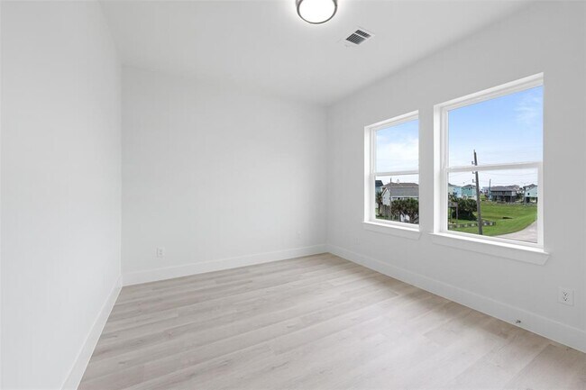 Building Photo - 25206 Sausalito Dr