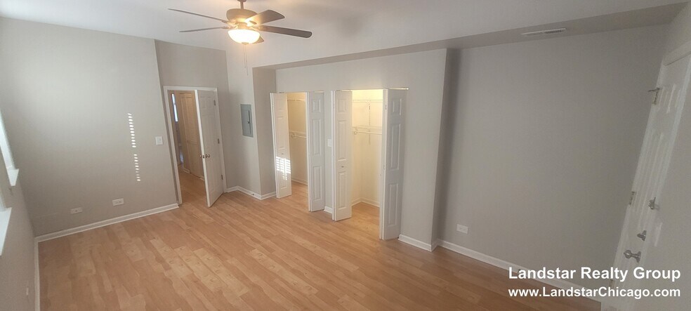 Building Photo - 4946 N Ridgeway Ave
