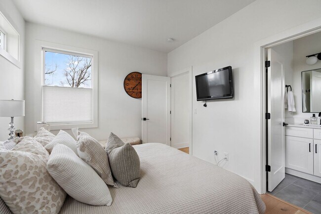 Building Photo - Stylish East Nashville Home with Open Layo...