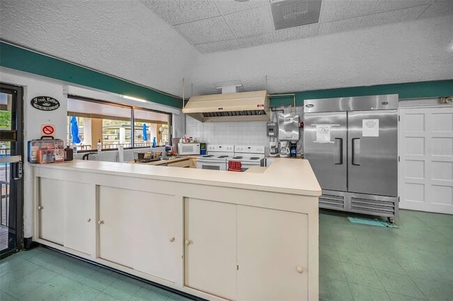 Building Photo - 4200 Hampton Dr