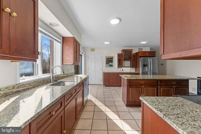 Building Photo - 901 Walker Rd