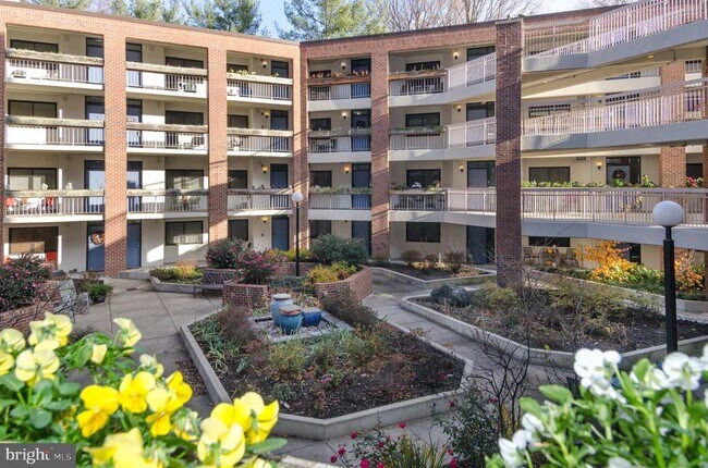 Building Photo - 1951 Sagewood Ln