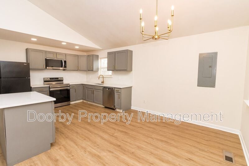 Building Photo - 2310 Cushman St