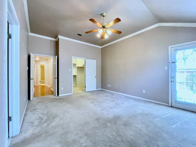 Building Photo - 1725 Dapplegrey Ln