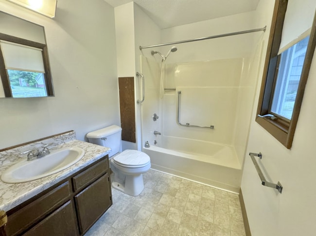 Building Photo - 13 Harborview Ct