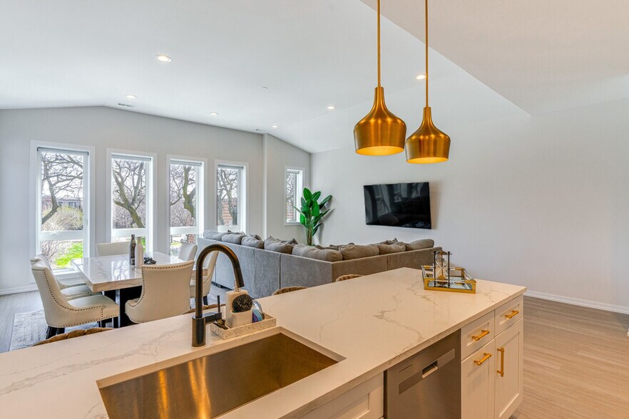 Building Photo - 5436 S Michigan Ave