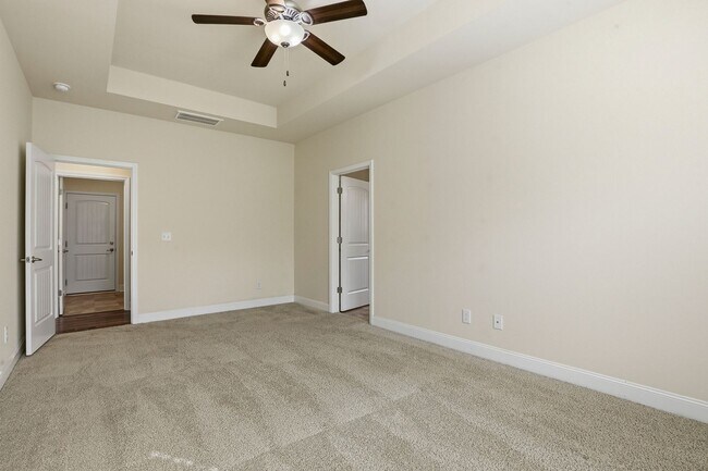 Building Photo - 52 Woodwater Cir