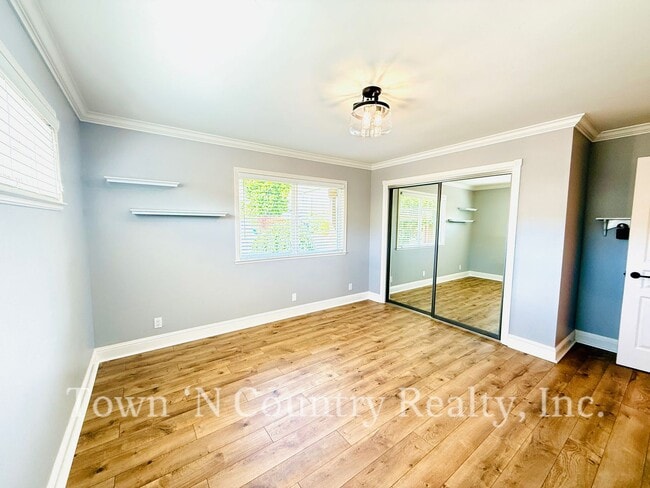 Building Photo - 22369 Ferdinand Ct