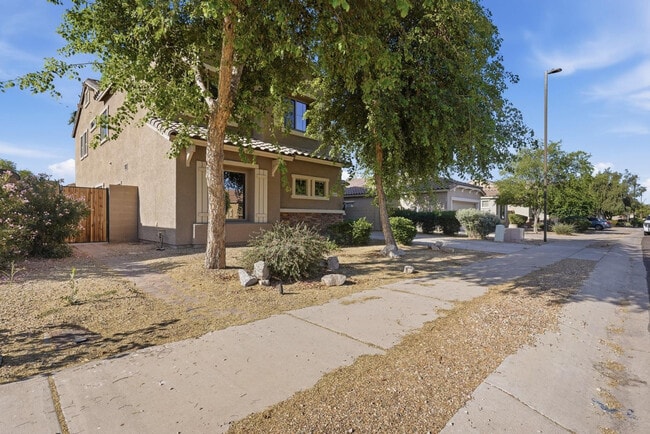 Building Photo - 16809 W Magnolia St