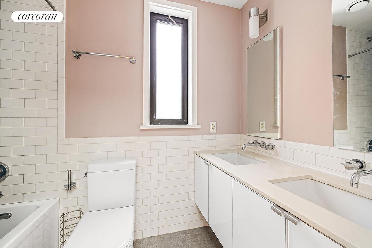 Building Photo - 432 13th St